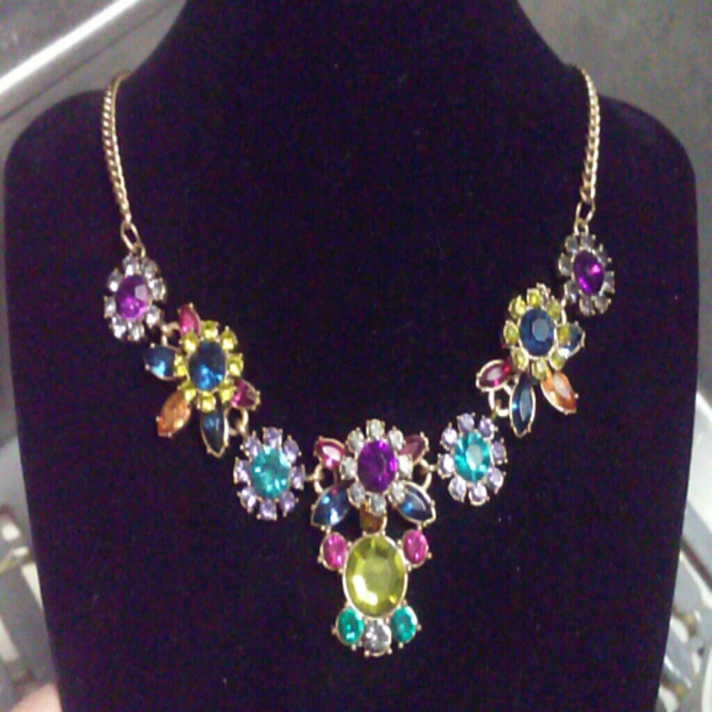 LAST ONE! Fun, Colorful Necklace and Earring Set - Picture 2 of 8